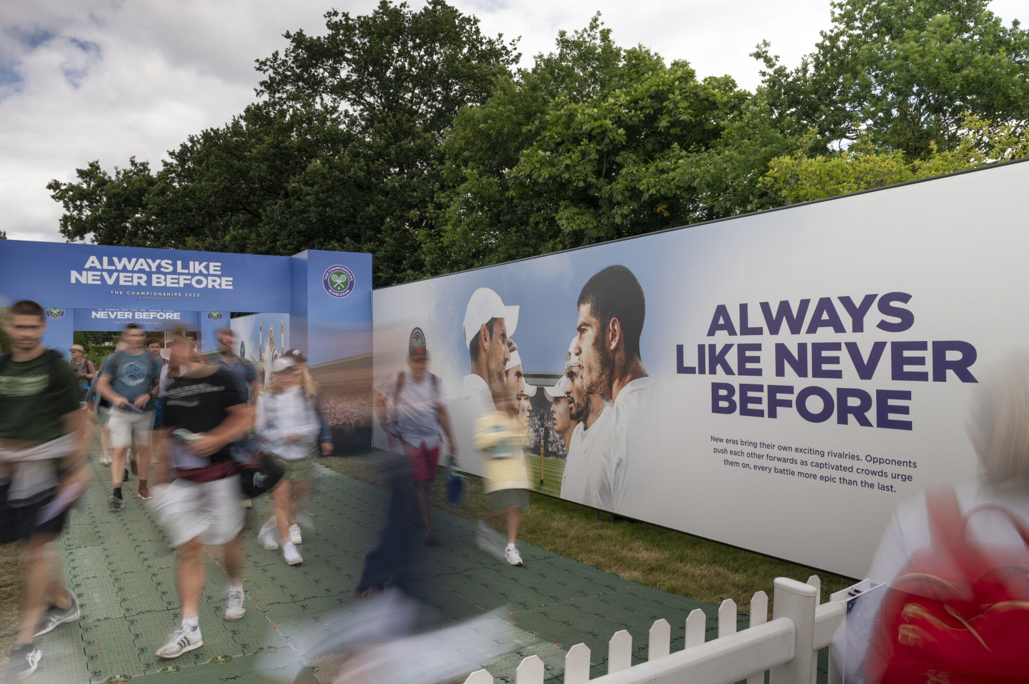 tennis-fans-arriving-at-wimbledon-welcomed-by-ooh-campaign-created-by